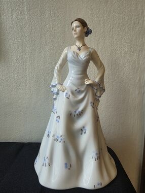 Royal Doulton Figurine 25th Anniversary (Silver) HN 5152 Signed
